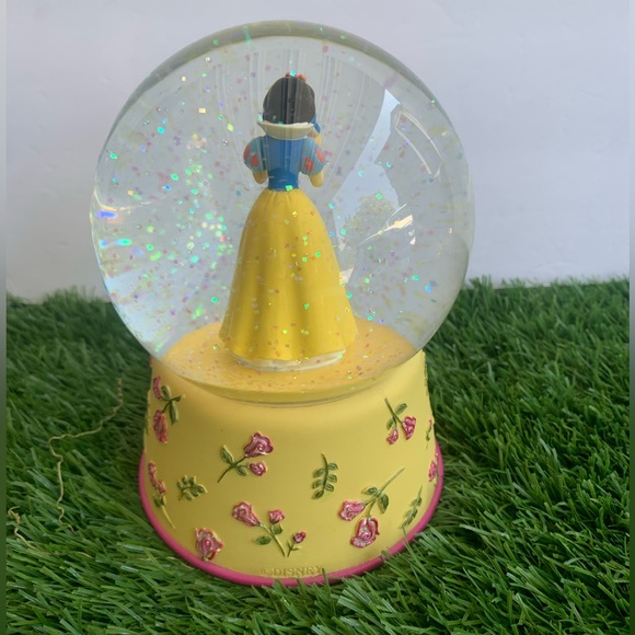 Enesco Disney Snow White Musical Snow Globe - Picture 2 of 4